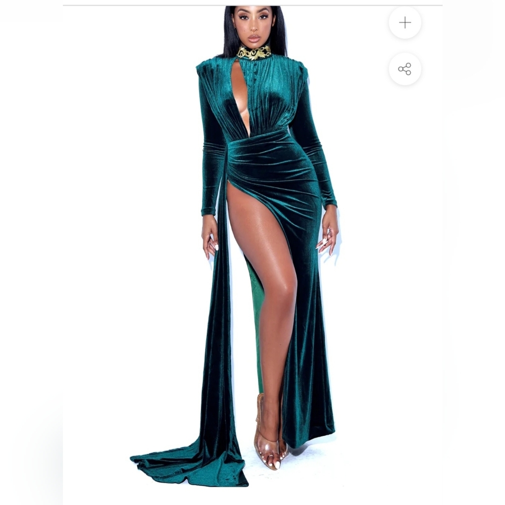 Miss Circle Zenaida Emerald Green Cutout High Slit Velvet Gown